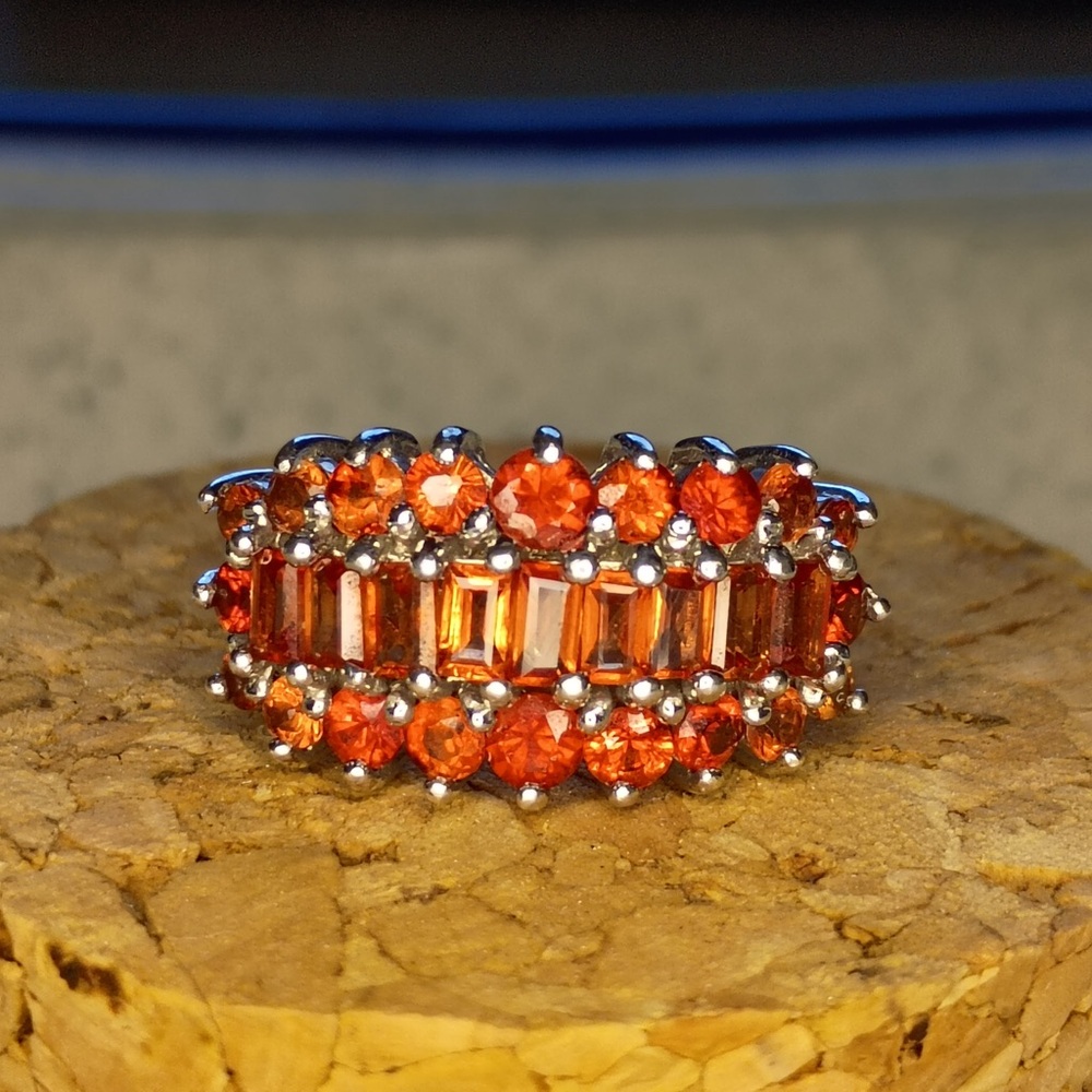 2.5ct Madagascar orange Sapphire, 925 sterling silver, size 7
